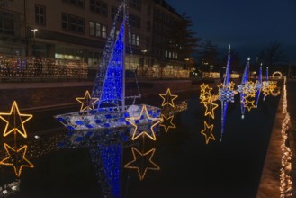 Christmas decoration in Kiel am Holstenfleet, Kleiner Kiel Canal, city center, Christmas, lighting,