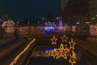 Christmas decoration in Kiel am Holstenfleet, Kleiner Kiel Canal, city center, Christmas, lighting,