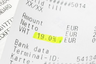 A receipt with a VAT rate of 19% marked in yellow, Germany