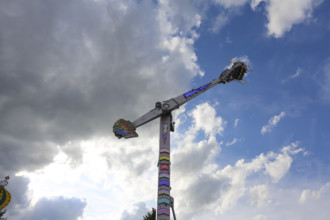 No limit carousel, fairground in Friedrichsau Ulm, folk festival, hustle and bustle, fair, ferris