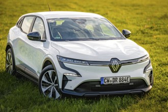 A stylish electric car is parked on a green field on a sunny day, Deer e-Carsharing, Renault
