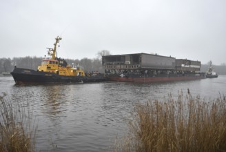 Tugboats bring ship parts through the Kiel Canal, NOK, Kiel Canal, Kiel Canal, Schleswig-Holstein,