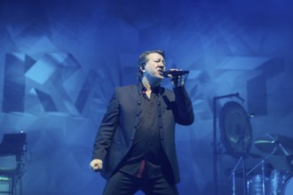 Claudius Dreilich, singer of Karat live on 50 years of KARAT tour in Berlin's Max-Schmeling-Halle