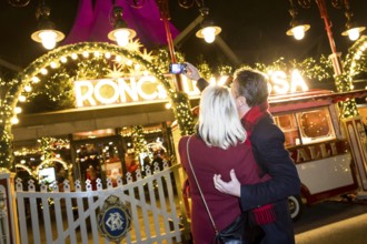 Franziska Hippe and Roman Knizka take selfies at the premiere of the 21st Original Roncalli