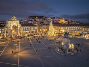 Praca do Comercio in Lisbon lights up with an impressive Christmas tree and festive decorations