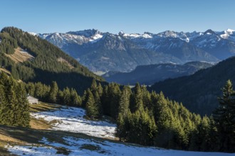 View from the high-altitude hiking trail from Bolsterlanger Horn to Riedberger Horn, snow-capped