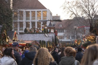 Stuttgart 2025 Christmas market: festive lights, inviting stands, mulled wine, traditional treats