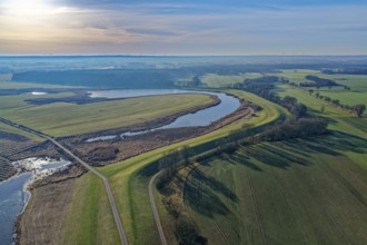 Radegaster Haken in the Elbe floodplain near Bleckede-Radegast on a clear winter day in the Elbe