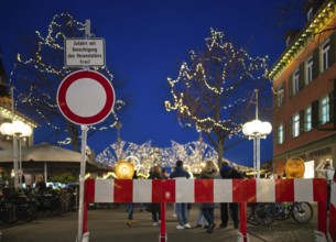 Barrier, security, safety concept, barrier, passage ban, Christmas decoration, baroque Christmas