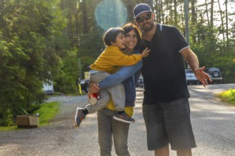 Happy family of tourists enjoying their summer vacation in tofino, vancouver island, british