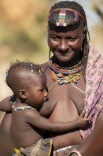 Woman, with baby tribe of Hakaona, also Havakona or Hakawona, near Opuwo, Kunene, Namibia