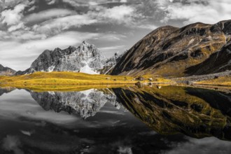 Mountain panorama in autumn, Eissee, Oytal, behind Großer Wilder, 2379m, Hochvogel and Rosszahn