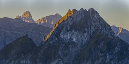 Mountain panorama at sunrise from Nebelhorn, 2224 m, to Höfats 2259 m, behind it the Große