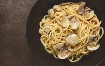 Spaghetti vongole, venerki, homemade, no people