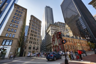 Historic Administration Building, Old State House, walkers, passers-by, colonial style, Washington