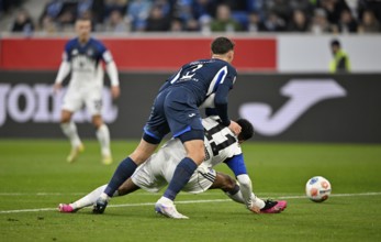 Tackle, action Robin Hranac TSG 1899 Hoffenheim (02) against Ransford Königsdörffer Hamburger SV