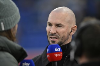 Coach coach Christian Ilzer TSG 1899 Hoffenheim portrait in interview microphone micro logo SKY