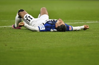 Ransford Königsdörffer Hamburger SV HSV (11) Disappointment disappointed on the ground after missed