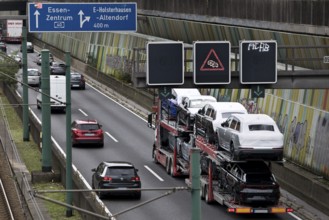 Traffic on the A 40 motorway, infrastructure, Essen, Ruhr area, North Rhine-Westphalia, Germany