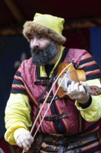 Violinist, musician, medieval clothing, medieval market, city of Esslingen, district of Esslingen,