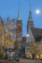 Sebaldus Church, decorated trees in front during Advent, wine market, Nuremberg, Middle Franconia,