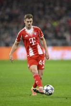 Josip Stanisic FC Bayern Munich FCB (44) Action on the ball Champions League, Allianz Arena,