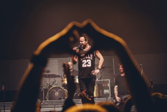 Singer Christoph von Freydorf from Emil Bulls live on X-Mas Bash Tour 2025 at Huxley's New World in