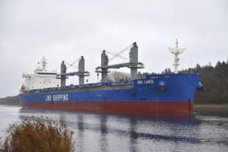 Freighter JNS LAKE in the Kiel Canal, NOK, Kiel Canal, Kiel Canal, Schleswig-Holstein, Germany