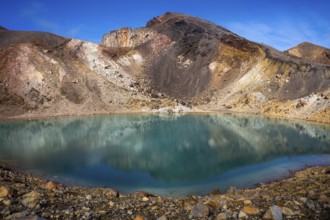 One of the Emerald Lakes and Red Crater, Tongariro alpine crossing, Tongariro National Park, North