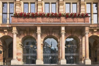 Town hall, entrance, door, round arches, columns, architect Georg von Hauberrisser, neo-Renaissance