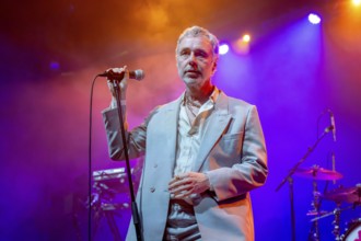 BAXTER DURY (son of Ian Dury), musician, singer, indie/pop, GB, ALLBARONE TOUR, live on 01.12.2025