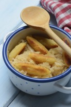 Fried puff noodles with sauerkraut in pots