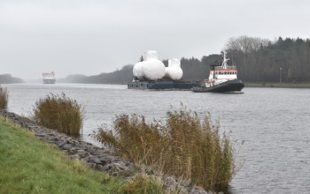 Tugboats bring heavy transport, pontoon, through the Kiel Canal, NOK, Kiel Canal, Kiel Canal,