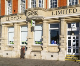 Lloyds bank Limited branch, Devizes, Wiltshire, England, UK people passing on street pavement