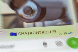 The word CHAT CONTROL in WhatsApp Messenger (symbolic image)