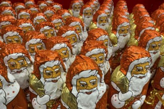 Display on the shelf of chocolate Santa Claus chocolate Santa Claus Santa Claus Santa Claus Santa