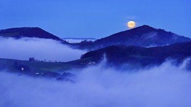 View from the Gisliflue of the Jurassic foothills covered in fog from the left, Asperstrihen,