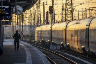 Dortmund Central Station, ICE train on the platform, North Rhine-Westphalia, Germany