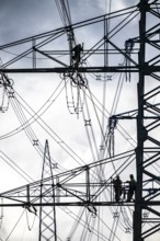 Work on a 380 kV high-voltage overhead line, new construction, along the A57 motorway, near