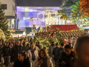 Christmas market in Essen, restaurant, in front of the town hall gallery shopping center, Porsche
