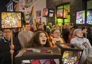 Martin procession of schoolchildren with lanterns on Alte Schulstraße in the evening, Old Town,
