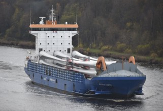 Cargo ship ROTRA VENTE sails with rotor blades for wind turbines in the Kiel Canal, NOK, Kiel