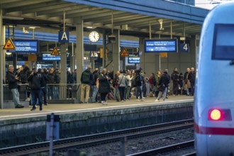 Essen Central Station, passengers on the platform, North Rhine-Westphalia, Germany