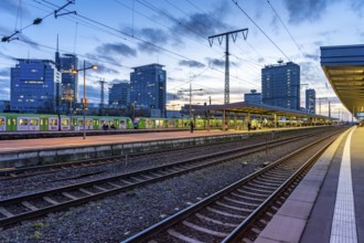 S-Bahn, in Essen main station, passengers on the platform, North Rhine-Westphalia, Germany