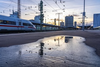 ICE train, in Essen main station, on the platform, North Rhine-Westphalia, Germany