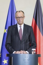 Friedrich Merz (Federal Chancellor of the Federal Republic of Germany, CDU) handing over the annual