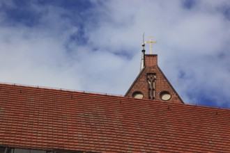 Roof covered with beaver tail tiles in double roof, red