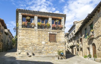 Historic buildings medieval village of Ainsa, Aínsa-Sobrarbe, Huesca province, Aragon, Spain -
