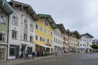 Gabelhäuser mit Lüftlmalerei in der Marktstraße, pedestrian zone, Altstadt, Bad Tölz, Upper