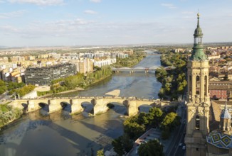 View looking down of historic Stone Bridge, Puente de Piedra, spanning the River Ebro, Zaragoza,